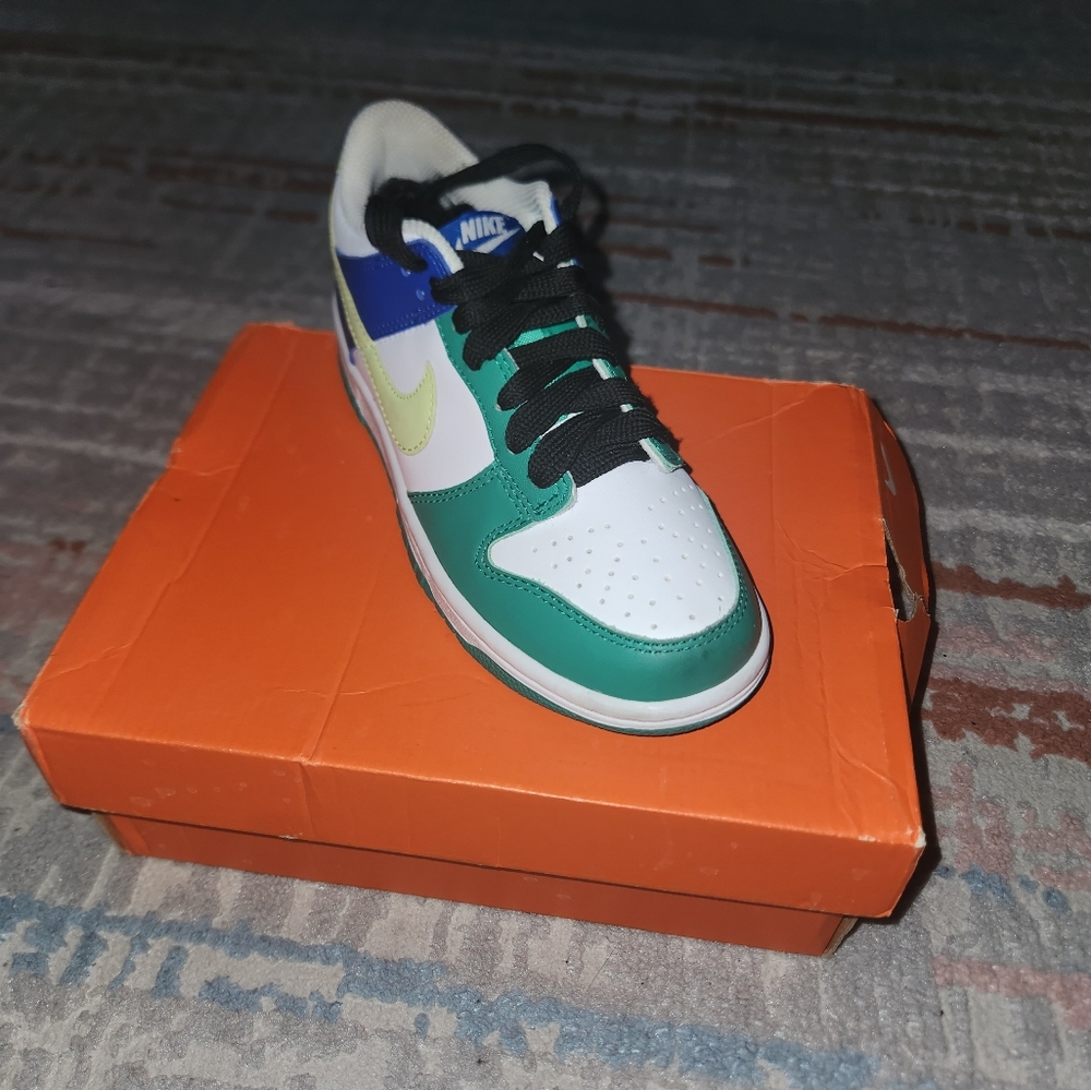 Nikes shoes - Picture 2 of 13